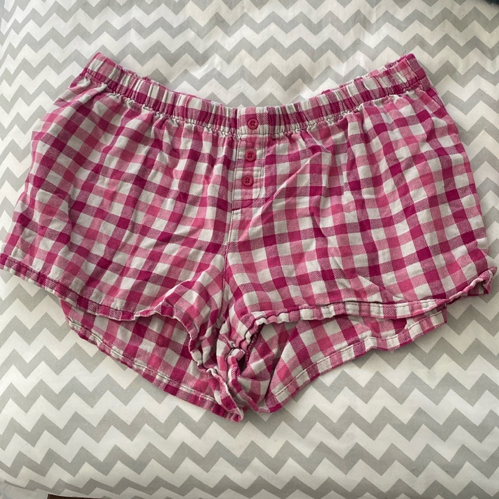 Plaid pink shorts